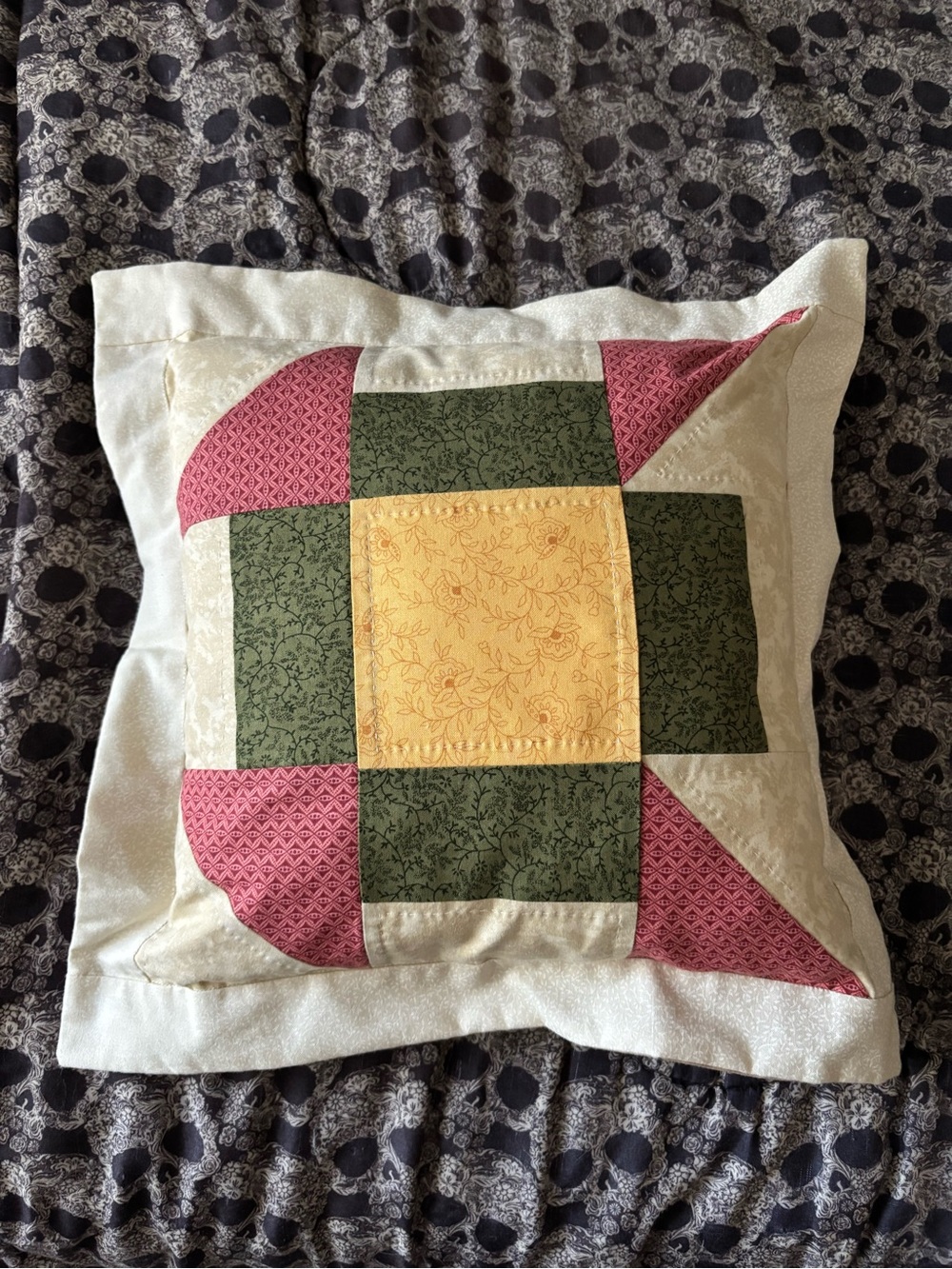 2 Handmade pillows 14 x 14 removable covers Pillows included - Picture 4 of 8